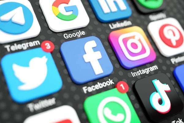 Welche Plattform bringt mehr Sichtbarkeit? Einschätzungen von Max Weiss zu LinkedIn und Instagram